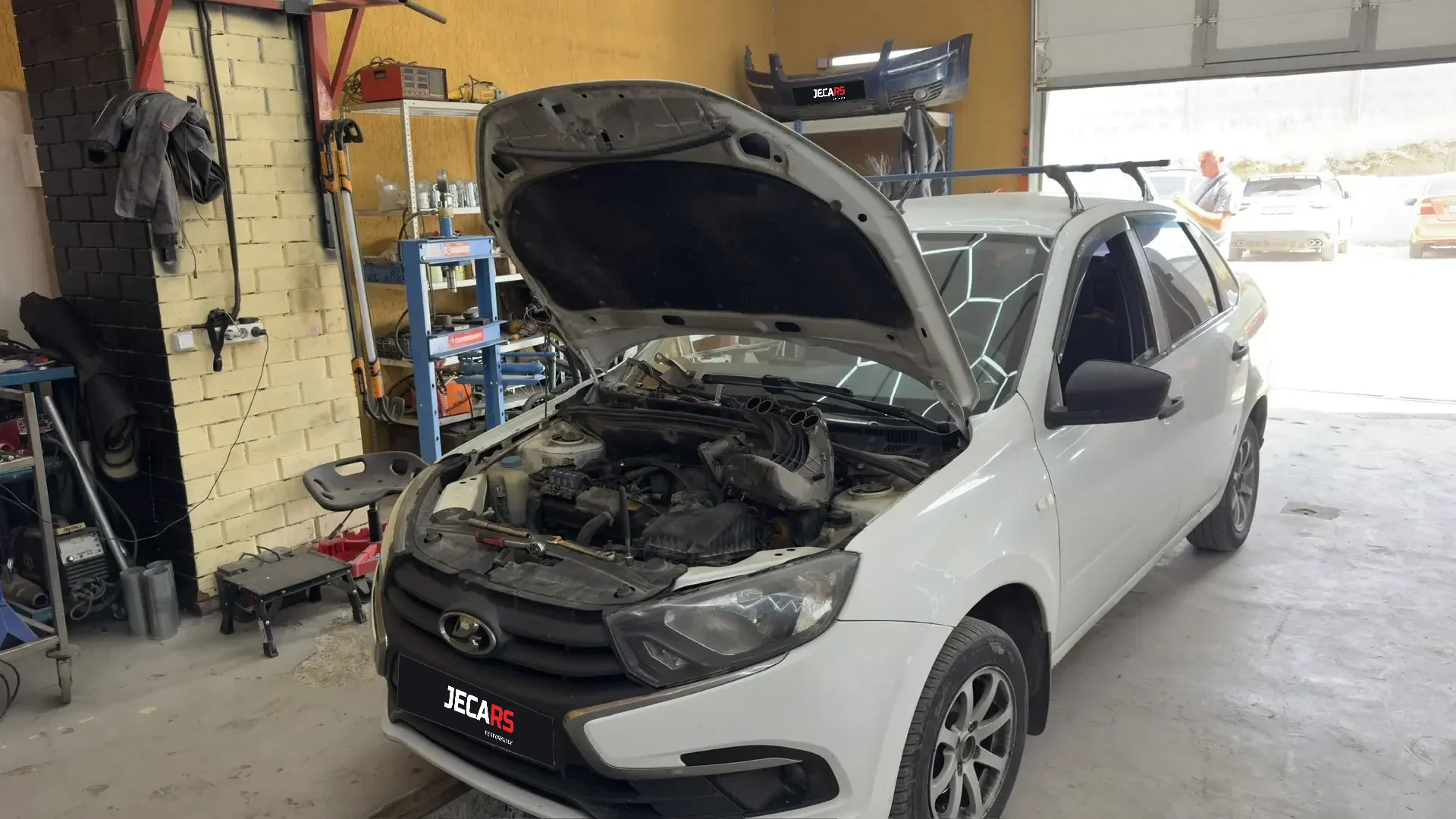 Lada Granta в мастерской JECARS — фото 1 из 5
