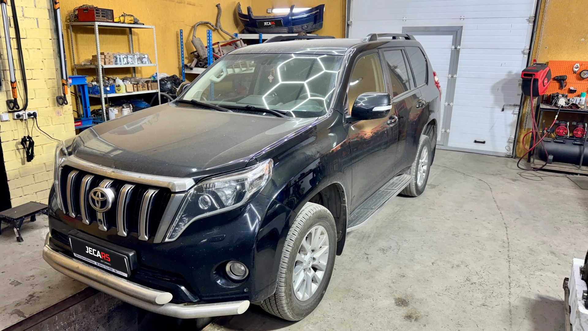 Toyota Land Cruiser Prado в мастерской JECARS — фото 1 из 5