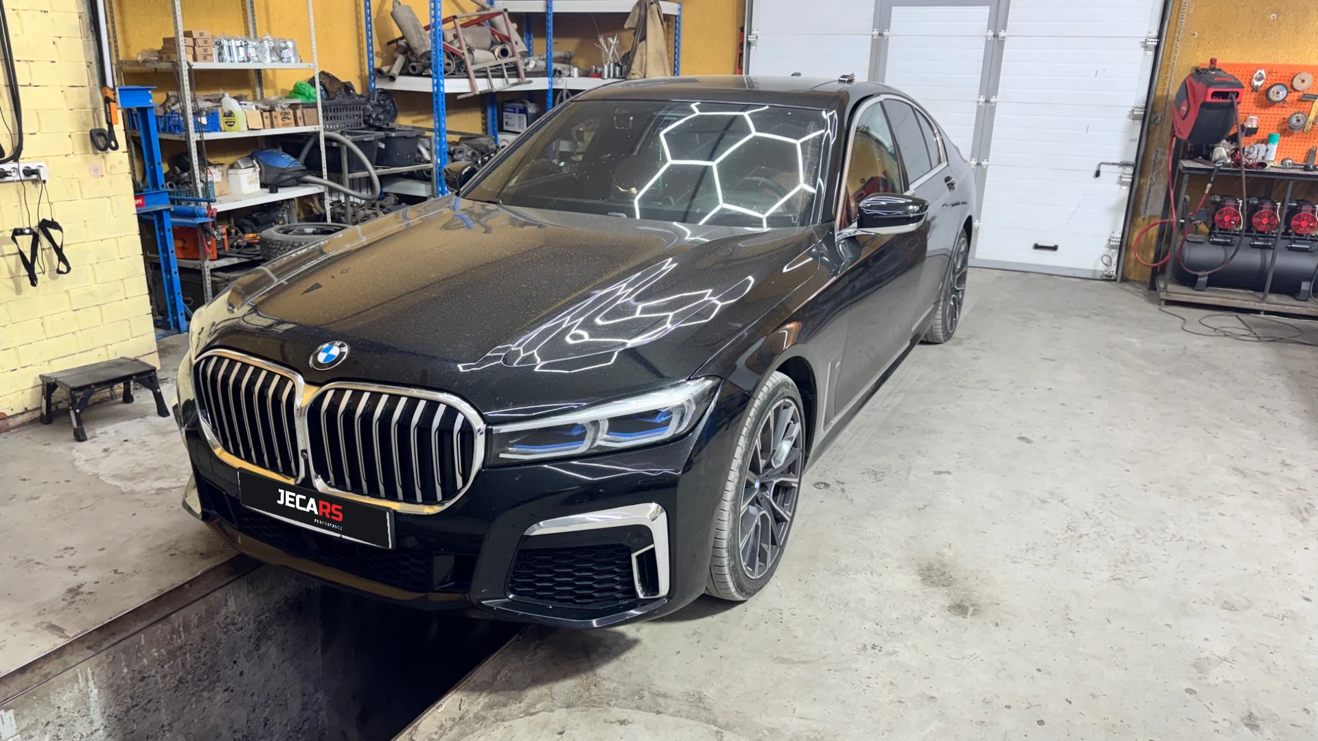 BMW 7 серии в мастерской JECARS — фото 1 из 3